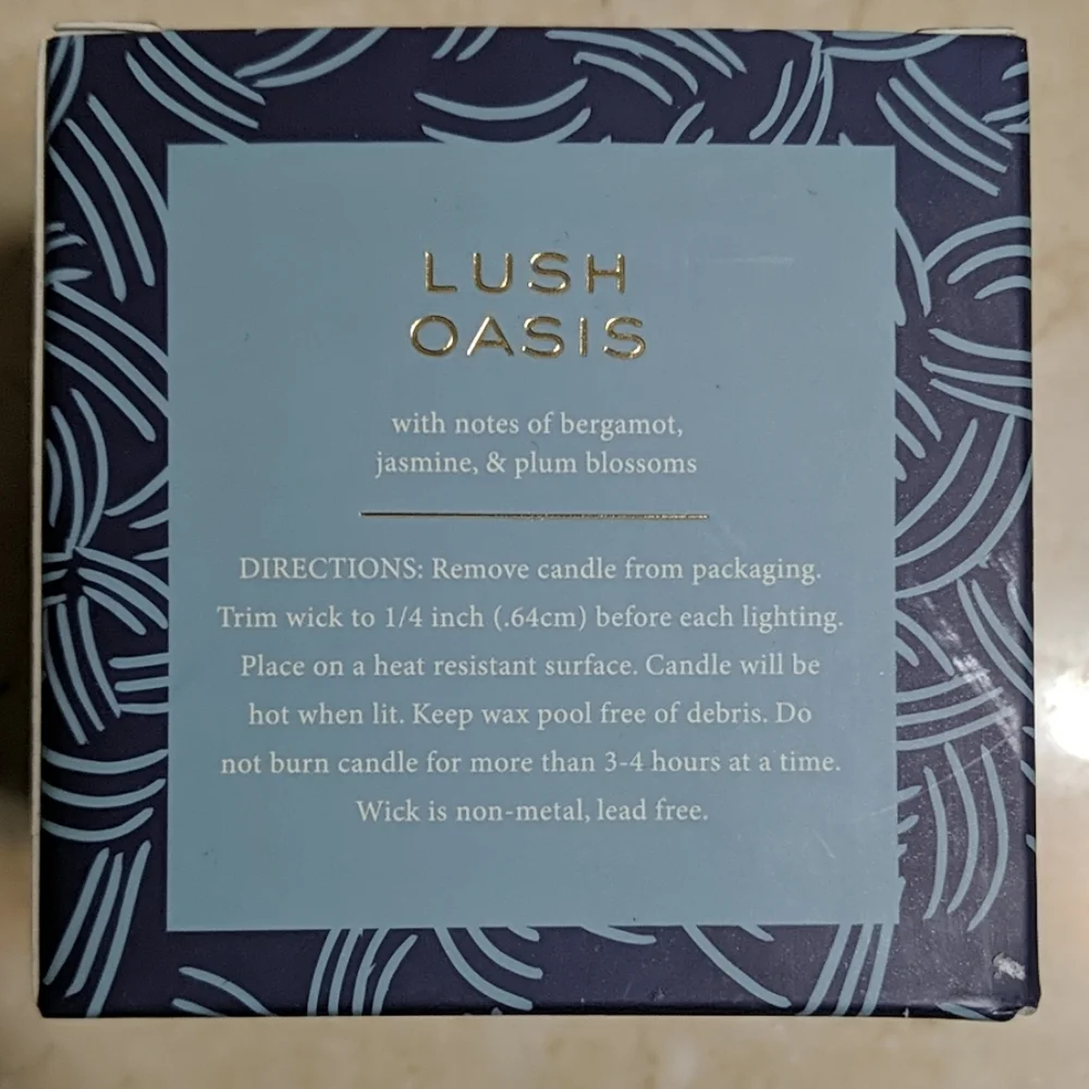 Lush Oasis Soy Candle 4.4 oz / 125 g